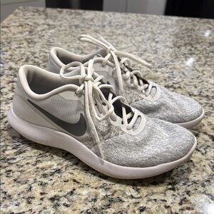 Nike Women's Light Gray Shoes